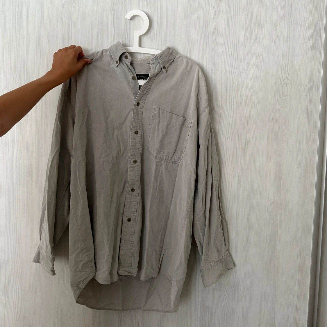 Grå skjorta  - 91