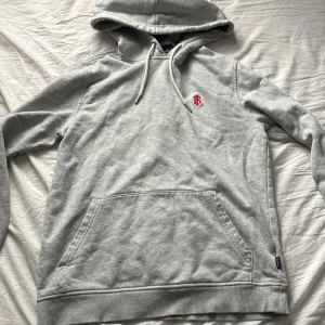 Lb hoodie - Säljer då den är liten, perfekt för sena höst kvällar  Som ny