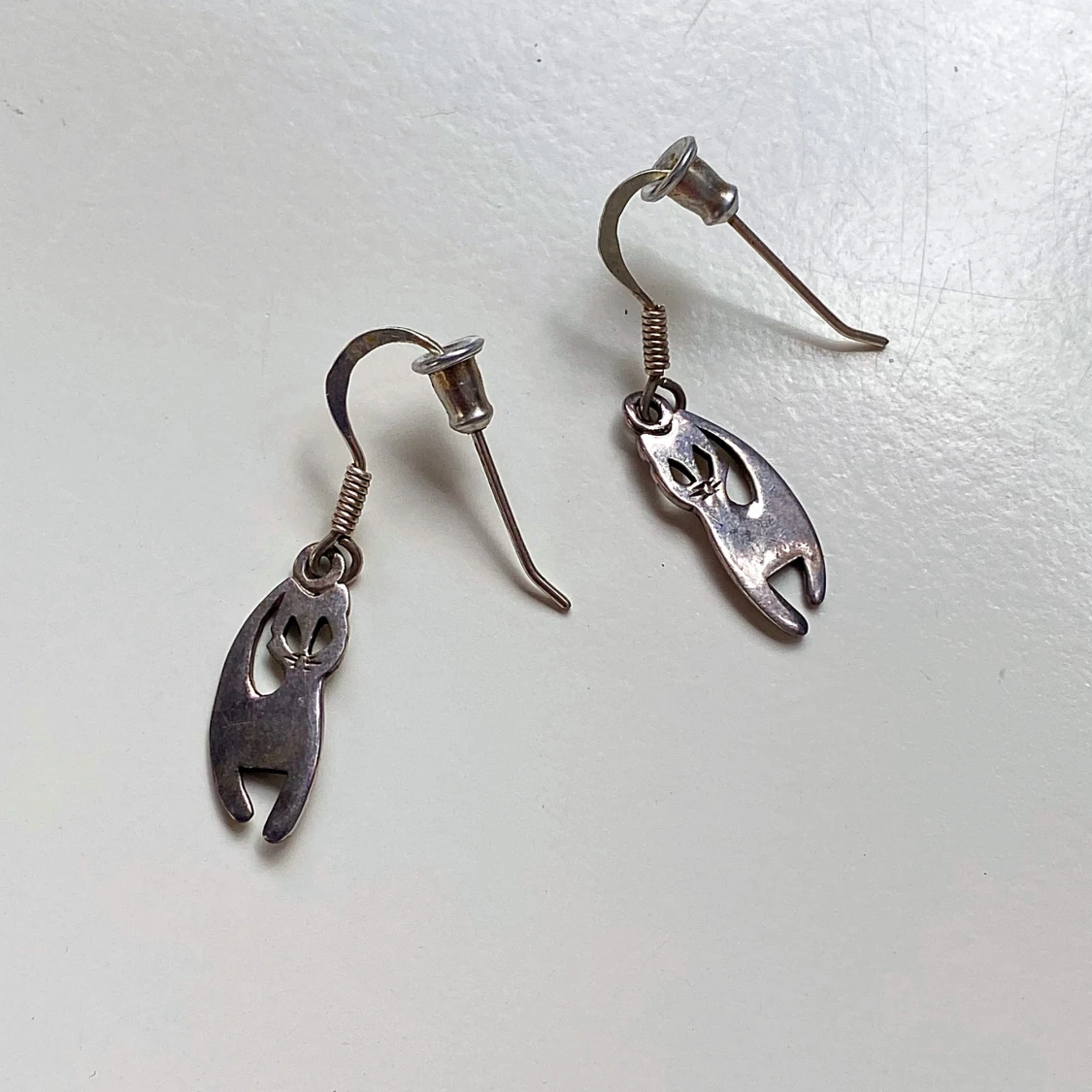 Unika örhängen i silver med kattmotiv - 91