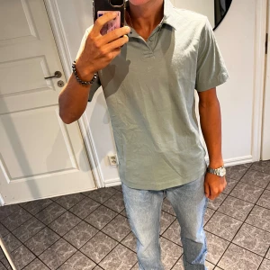 Zara tröja - Säljer min tröja från zara för den är lite stor på mig. Den är aldrig använd och i storlek S. Kom gärna med prisförslag!