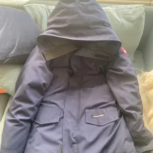 Bla Canada Goose Jackor