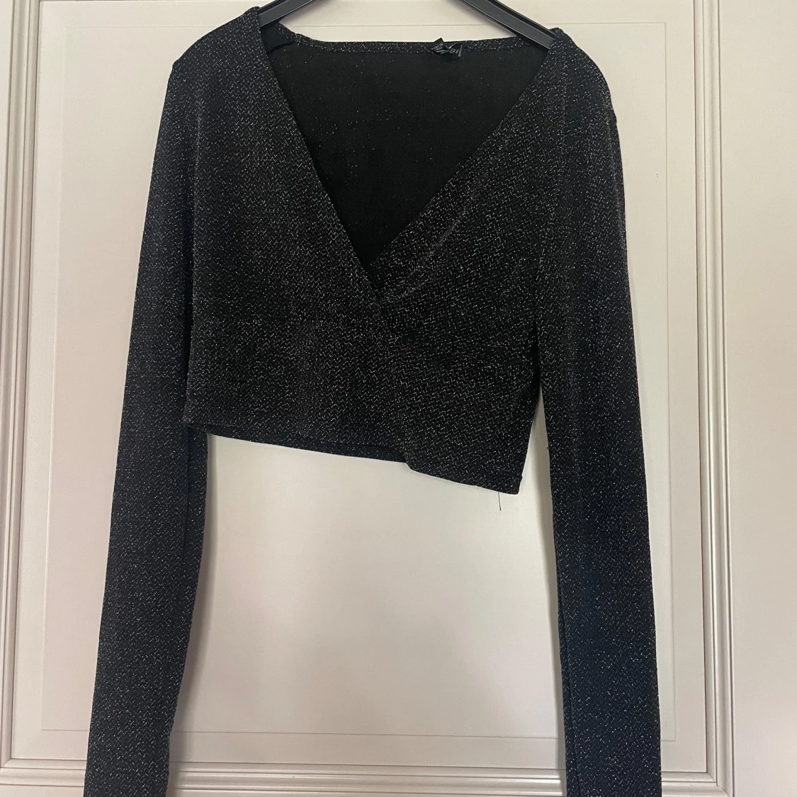 Svart-glittrig långärmad topp