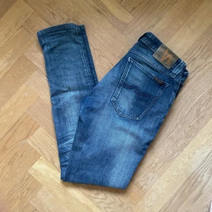 Nudie jeans  - Säljer mina nudie jeans i modellen ”lean Dean”. Byxorna är i en skitsnygg blå tvätt och använda ett fåtal gånger.  Skriv till mig vid frågor och funderingar 