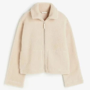 Beige pile jacka  - Slutsåld och populär pile jacka från hm💕