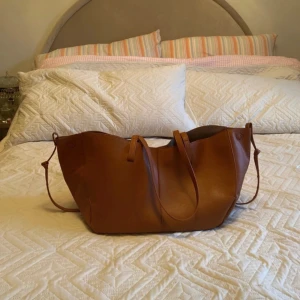 Polene cyme väska - Polene liknande väska som är perfekt till skolan📚sparsamt använd och är som ny💕