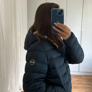 Colmar jacka - JÄTTE snygg colmar jacka perfekt nu tikl hösten!!!❤️❤️