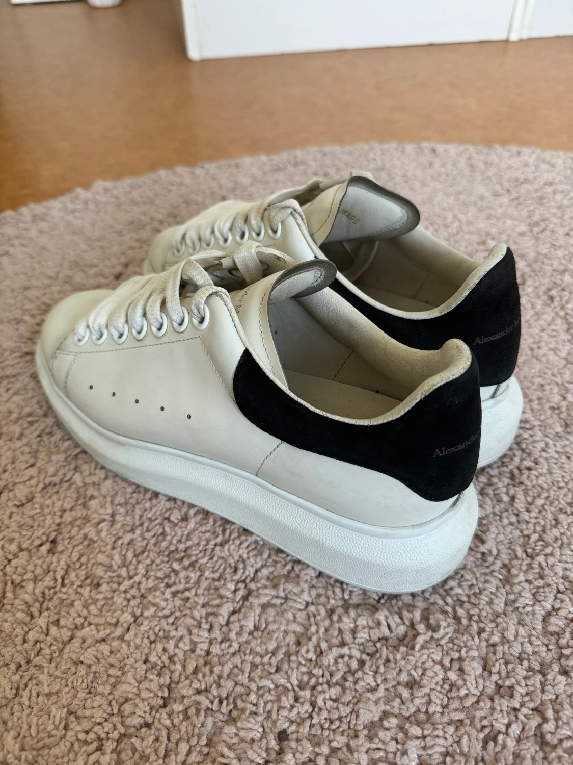 Alexander McQueen skor