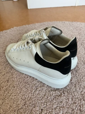 Alexander McQueen skor - Alexander McQueen skor i bra skick. Finns kvitto