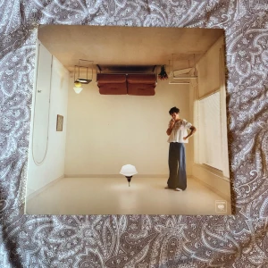 Harry's House vinylskiva - Säljer då den inte kommer till användning! Jätte gott skicka och inga repor. Kom privat för fler frågor!
