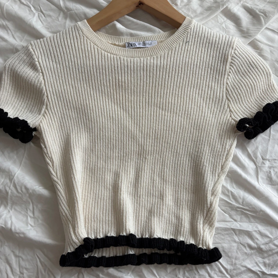Beige ribbad topp från Zara