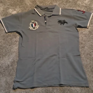 Ralph Lauren Chief Keef Pikeskjorta - Riktigtt fet, storlek M men passar också S. Skick 9/10, endast 299.