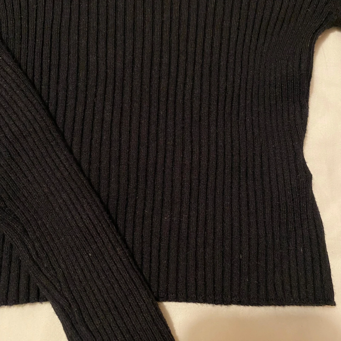 Svart ribbad tröja - 1