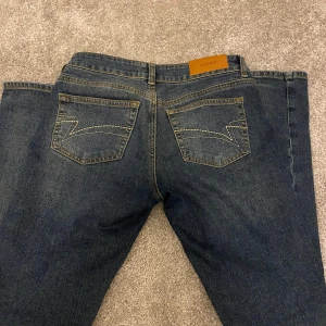 Low waist bootcut jeans -  junkyard jeans använda Max 5 gånger storlek S
