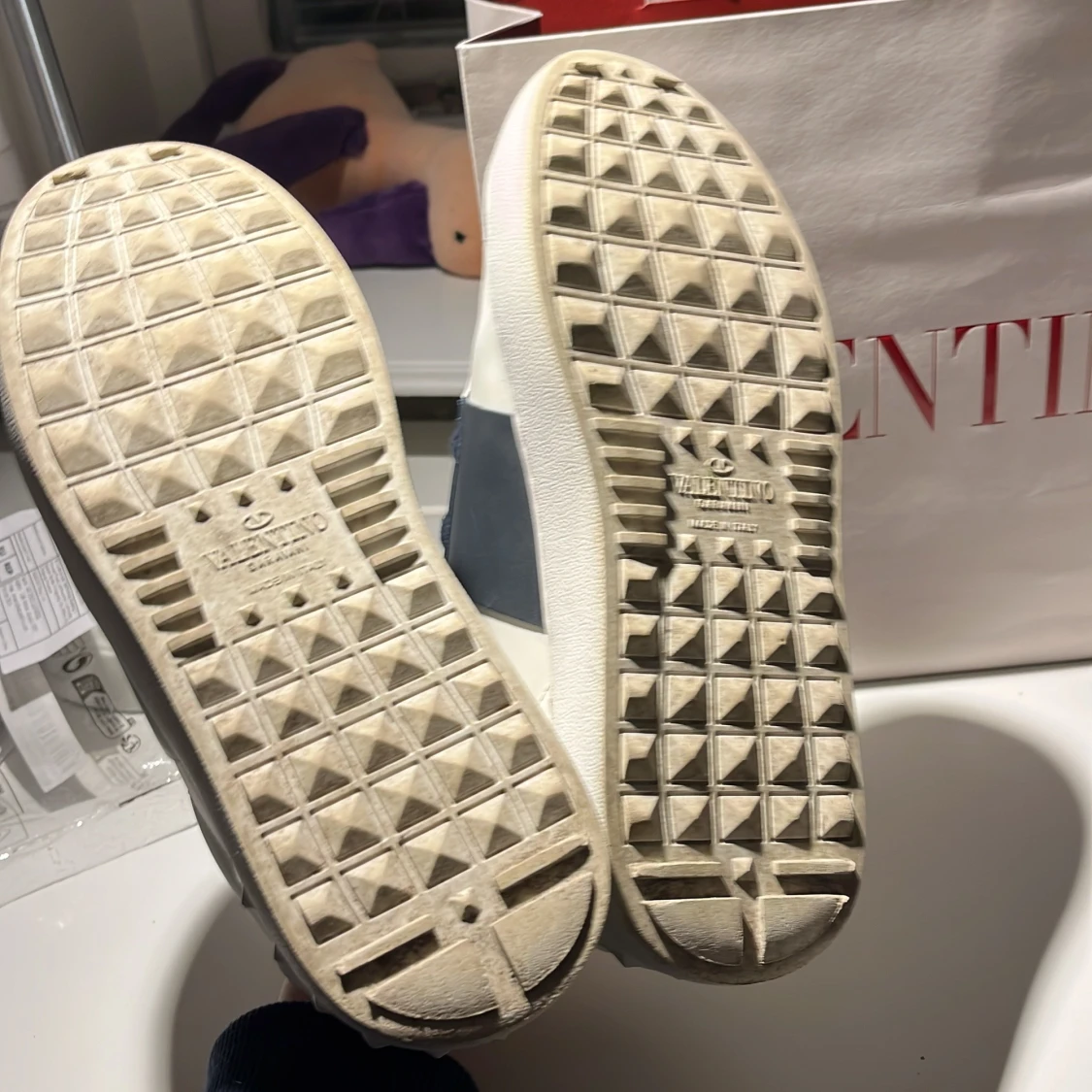 Valentino sneakers med blå detalj - 1