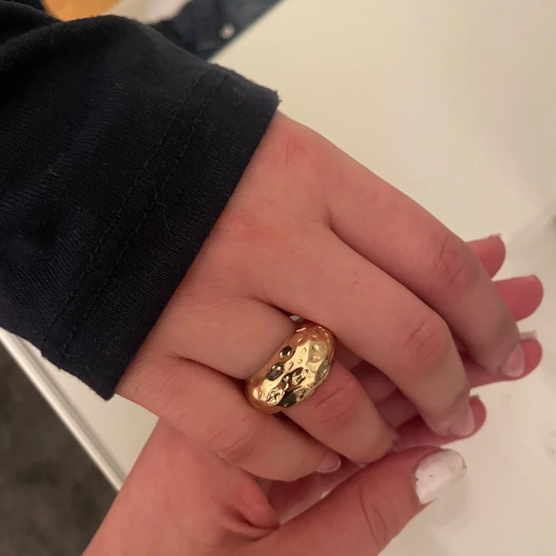 Guldfärgad ring - 1