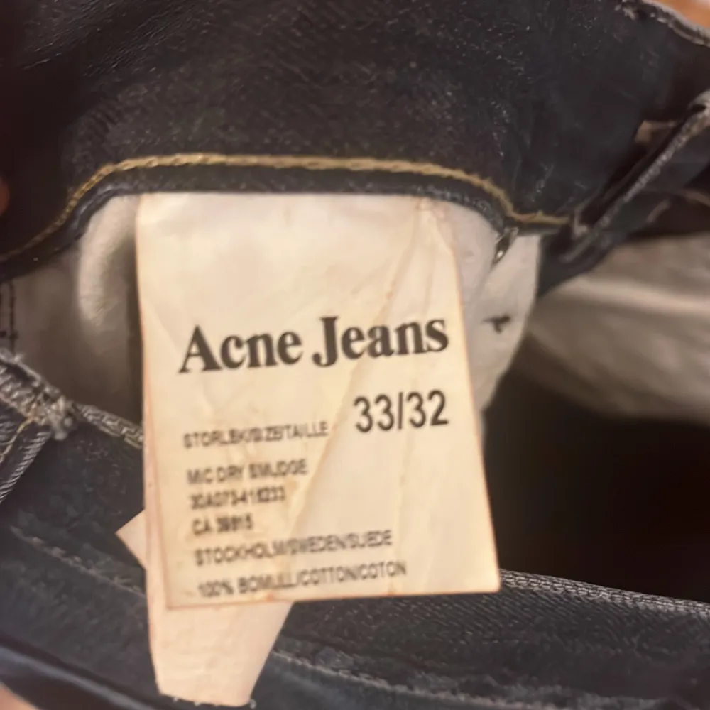 Acne Studio Jeans i unik tvätt. Storlek W33 L32, passar ca 175-185cm. Nypris: 2100kr. Vårt pris: 499kr skriv om ni har fler frågor mvh SecondStyle. Farkut & Housut.