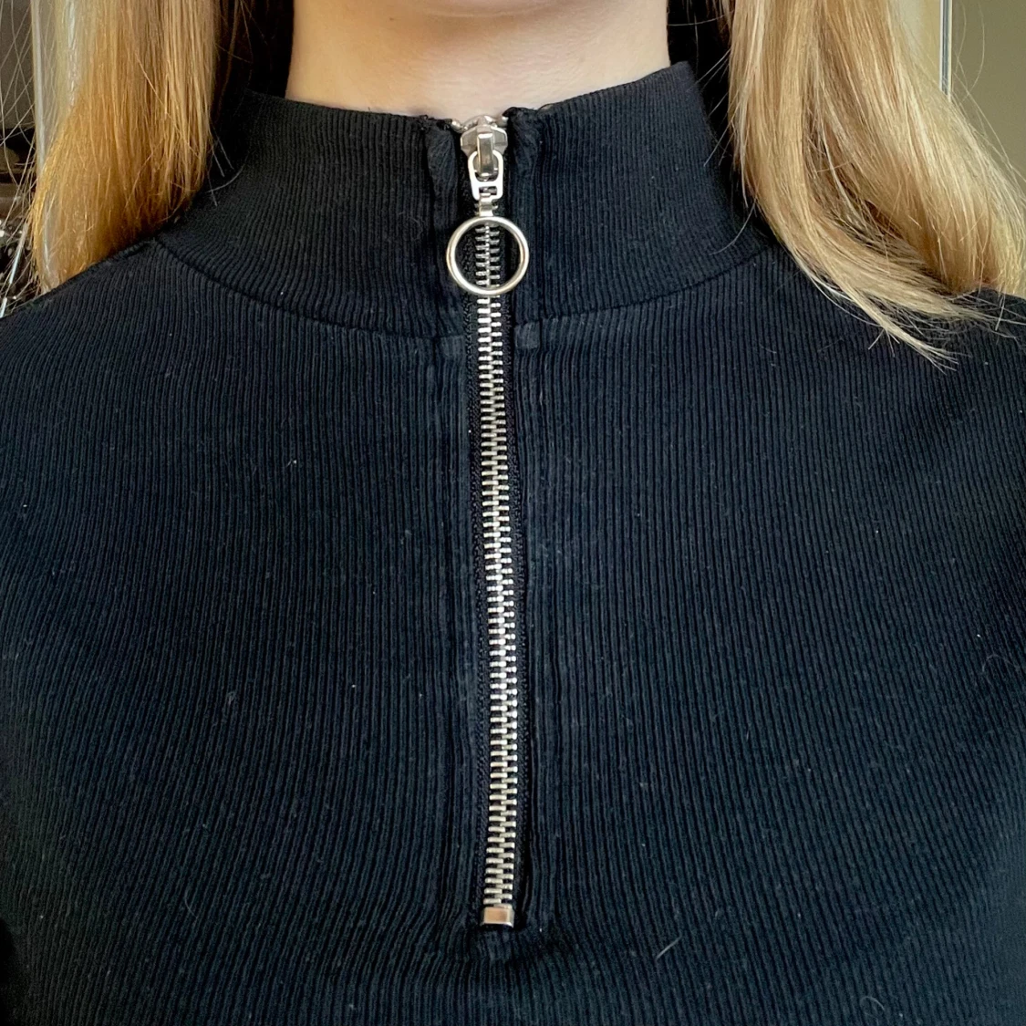 Svart tröja med dragkedja - 1