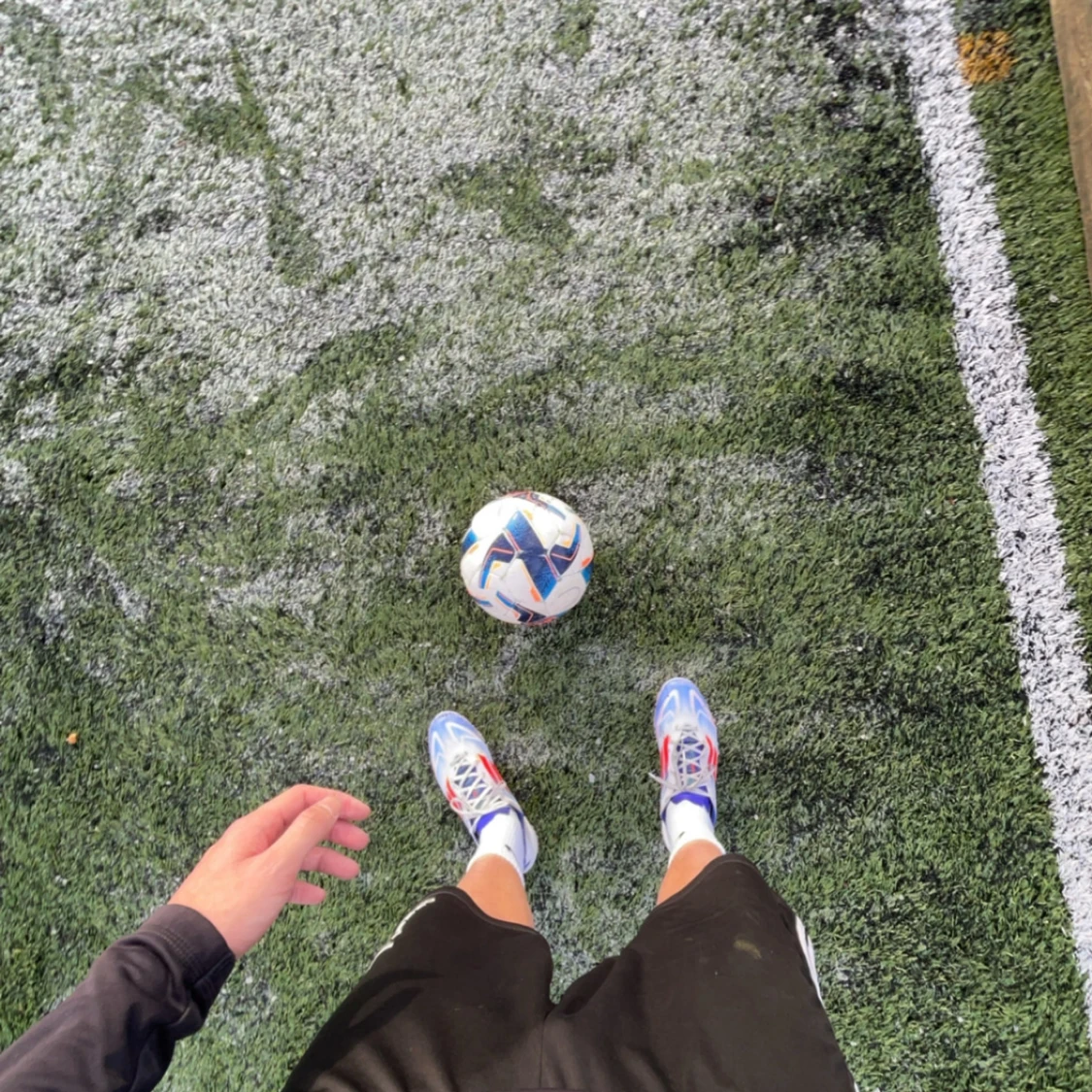 Färgglada fotbollsskor med snörning - 1