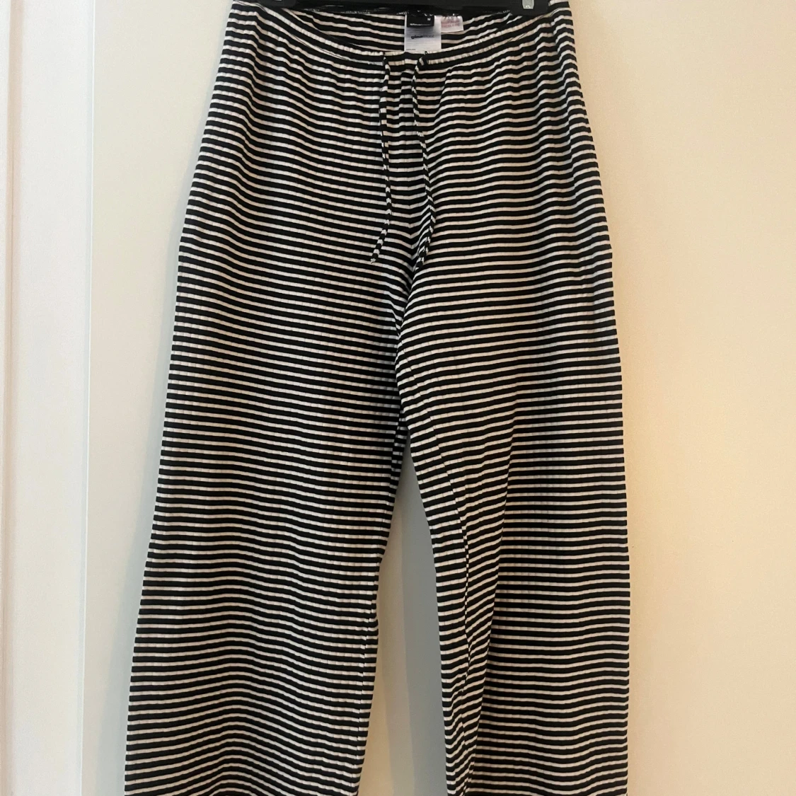 Randiga byxor från Gina Tricot