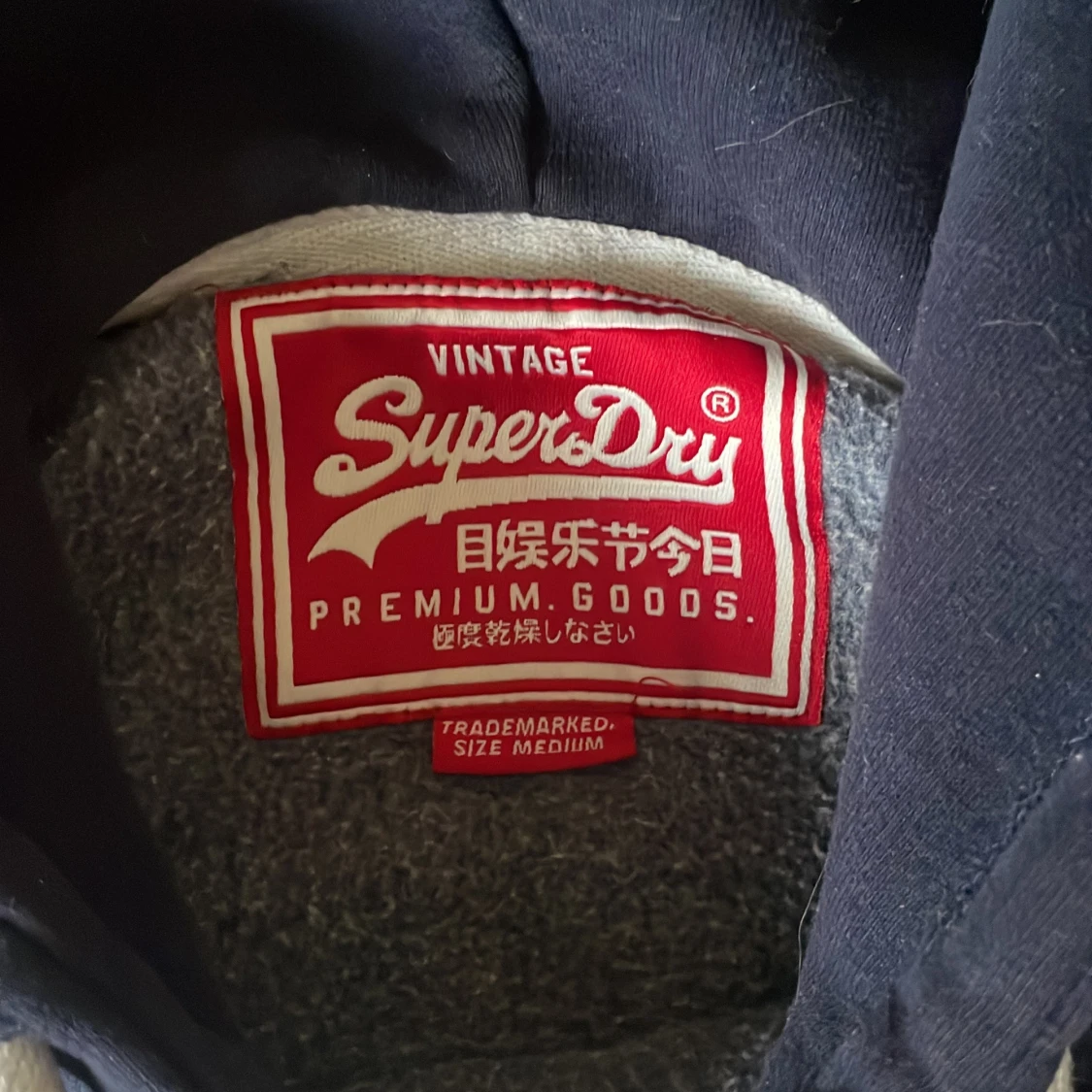 Mörkblå hoodie från Superdry - 2