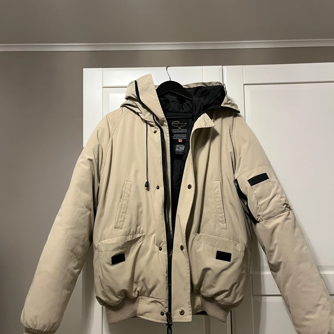 Beige dunjacka från Canada Goose - 1