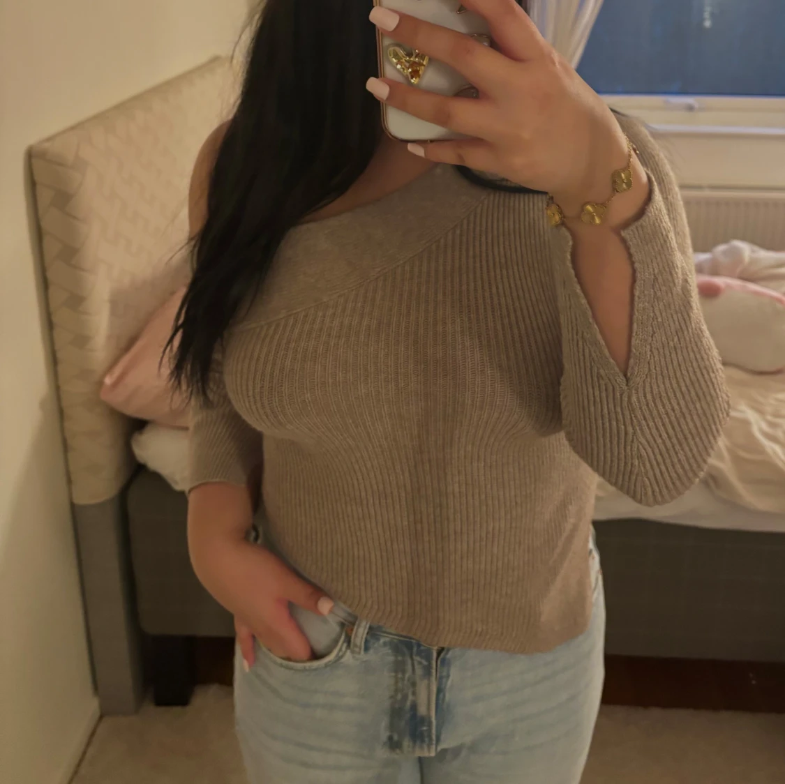 Beige offshoulder ribbad tröja - 1