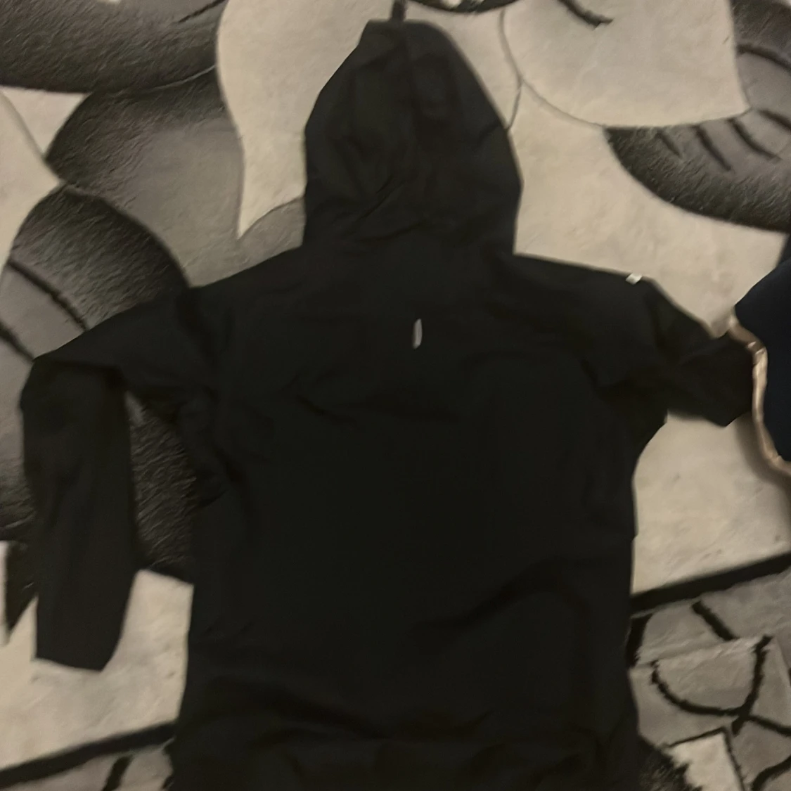 Svart vindjacka från Haglöfs priset kan diskuteras  - 1