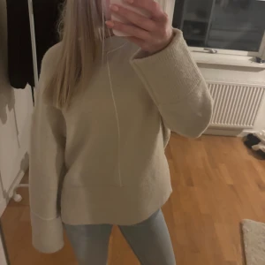 Beige stickad tröja - Stickad från Zara !! Storlek xs💓