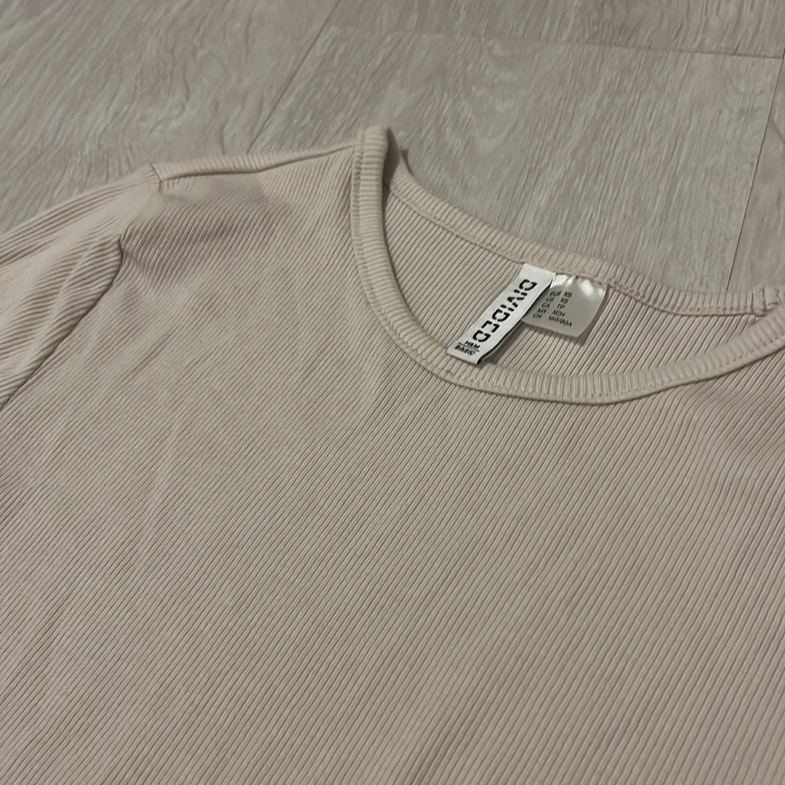 Svart och beige kortärmad topp  - 1