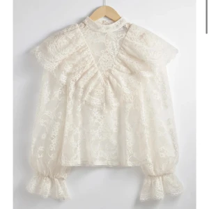 Blus  - säljer du en så fin blus, använd en gång! säljer för att jag inte tycker jag passar i den. kom privat för bilder på🩵