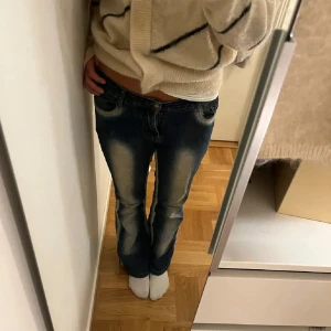Coola jeans - Säljer dessa sjukt snygga och coola jeans, köpta på second hand men märket är galopp💞💞passar mig o längd som är 165