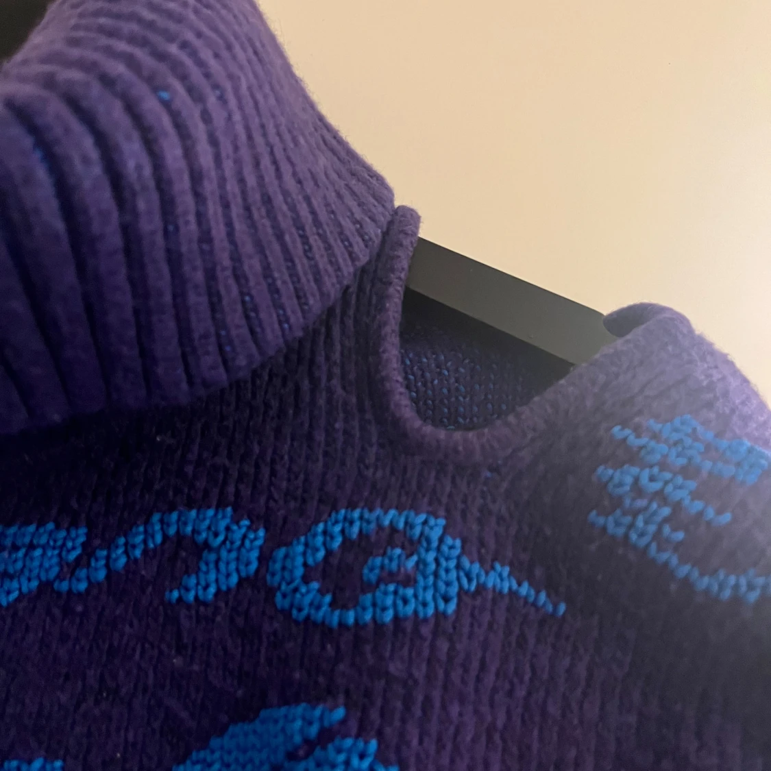 Lila croppad polotröja från H&M Studio A/W 2021 - 1