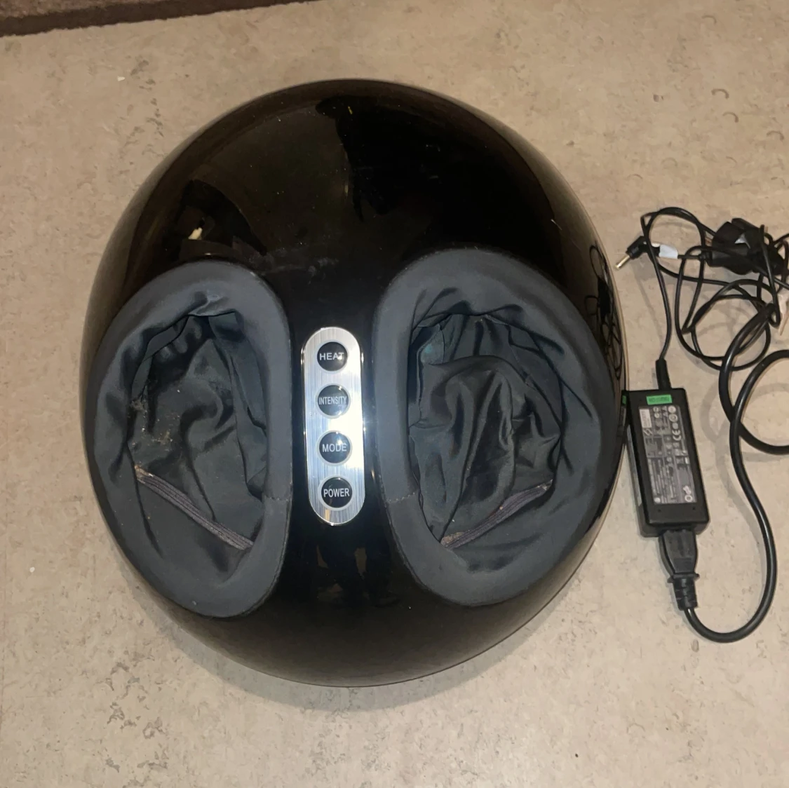 Behaglig fotmassage för trötta och ömma fötter