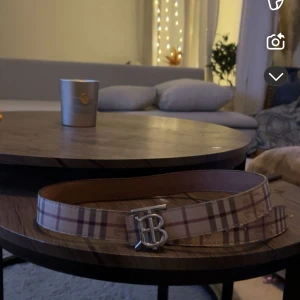 Burberry bälte  - :