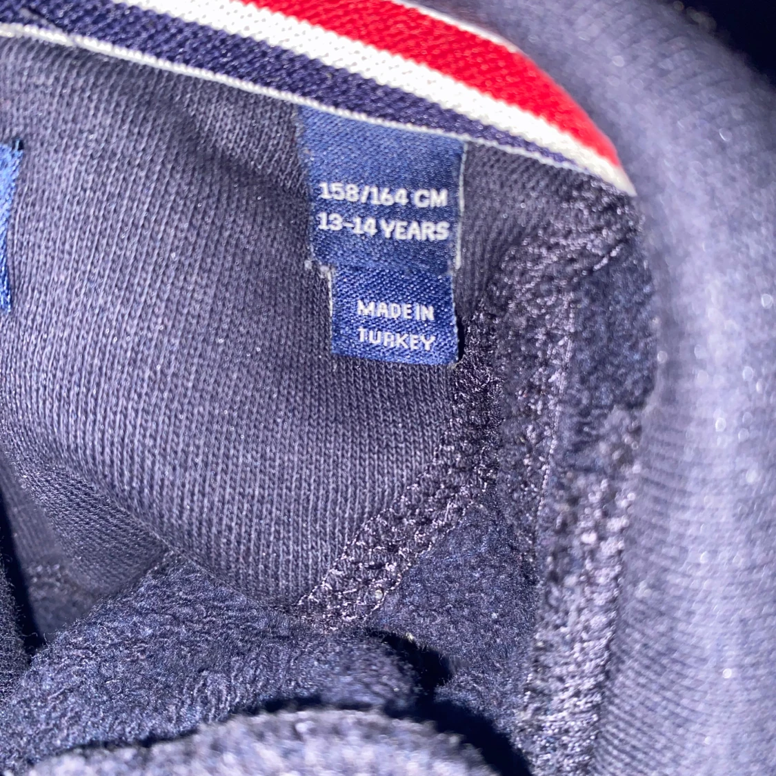 Mörkblå hoodie från GANT - 91