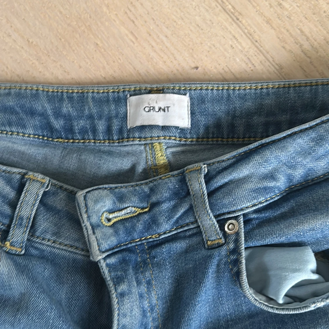Blå jeans från Grunt - 90