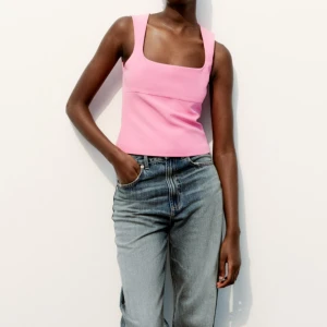 Rosa linnetopp från Zara - Säljer denna super snygga rosa topp från Zara som inte finns kvar på deras hemsida. Har använt toppen två gånger så den är som ny. Kom privat för flera bilder.  Den är i storlek M men passar även i S 💕💕💕nypris 199, priset kan diskuteras kom privat. 