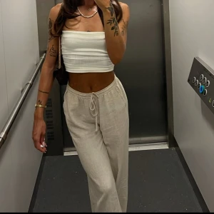 Linnebyxor - Beiga linnebyxor.  Använda fåtal gånger.  Storlek 34. 