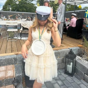 Student klänning  - Jättefin student klänning från SHEIN i lyxigt material. Storlek XS men passade mig som är S. Normal i storleken. Priset kan diskuteras💞