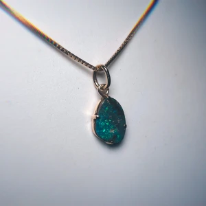 Opel guld halsband - ✨Boulder opal pendant handmade in solid 14k yellow gold.🌊