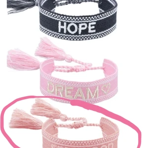 Armband - Fick den här från USA runt juni i år, men använde den aldrig riktigt 💖