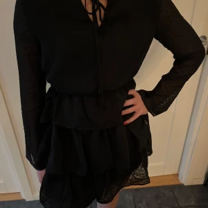 Klänning - Klänning perfekt till nyår! Helt oanvänd med lapp kvar 😍