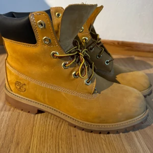 Timberland boots  - Väldigt fina Timberlands i bra skick som knappt är använda.