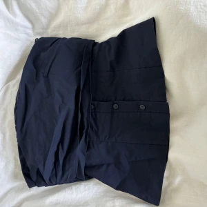 Zara topp - Marinblå zara topp i storlek XS med dragkedja och knappar💕