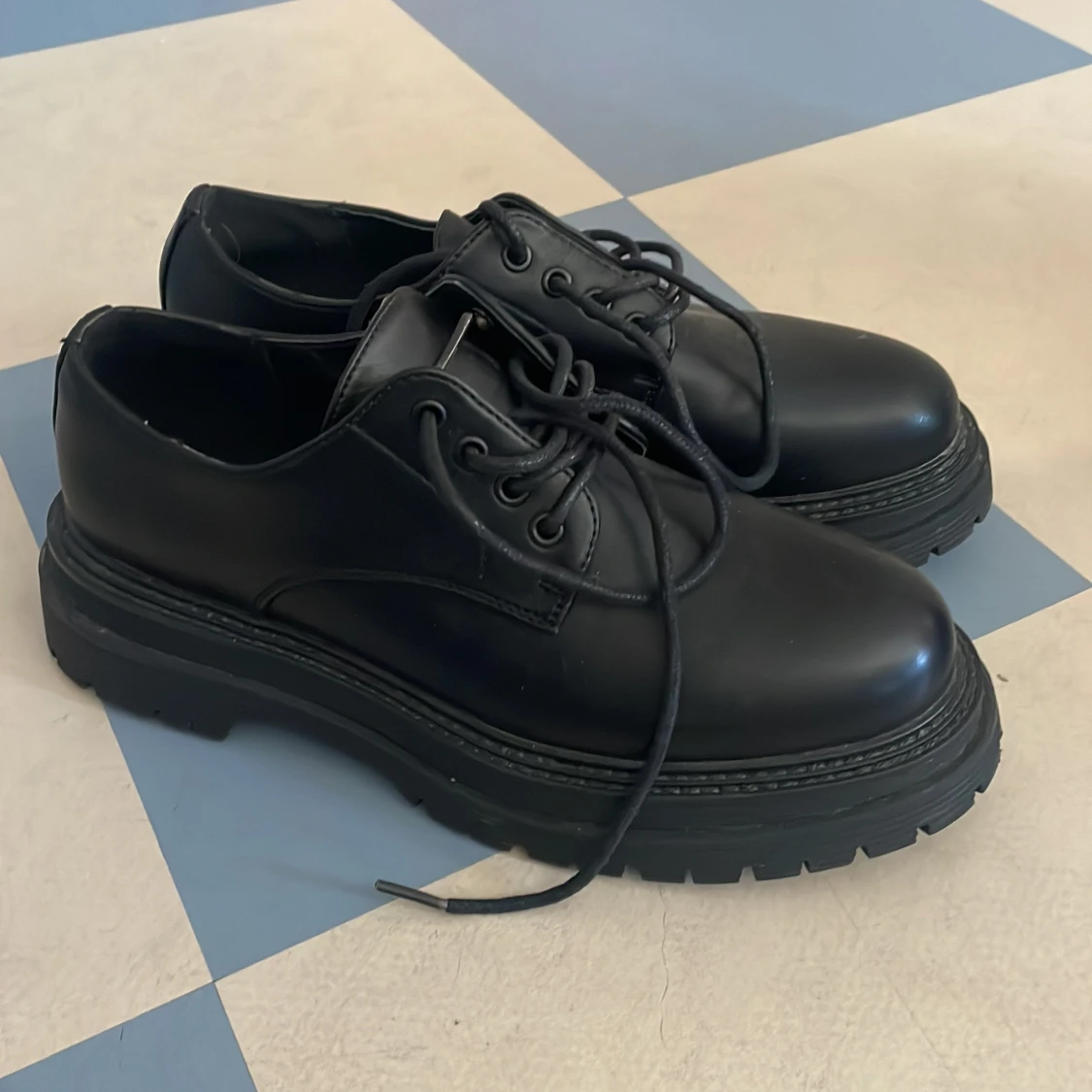 Svarta snörskor i skinn - 90