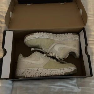 Nike air force 1 - Nike air force 1 Crater. Väldigt bra skick men är smutsiga på framdelen