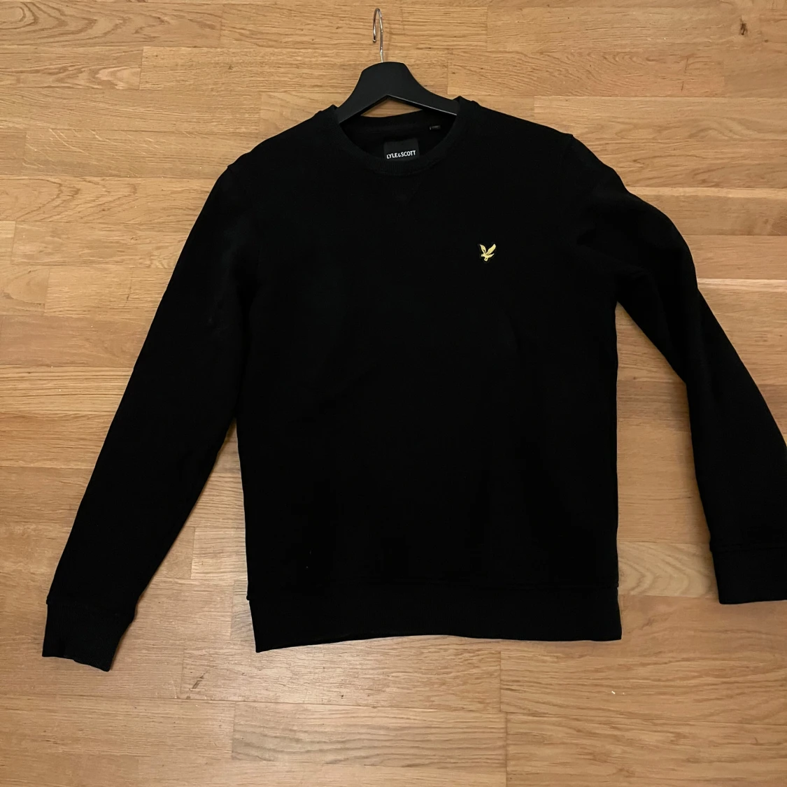 Svart tröja från Lyle & Scott