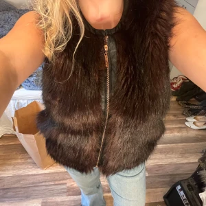 Brun Pälsväst💞 - Supersnygg brun pälsväst💞 storlek M 