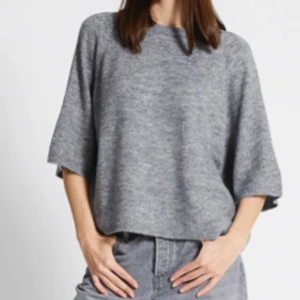 Stickad tröja - Super fin stickad tröja, använd endast 1 gång så skulle säga super bra skick!💘💘