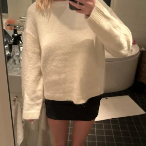 Mini skirt - Medellång kjol som man kan vika in så den blir som en mini skirt, jättefint till ett par boots